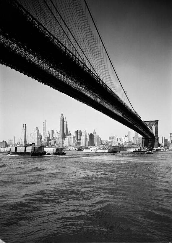 无人,竖图,黑白,室外,白天,仰视,天际线,建筑,日光,纽约,美国,波纹,联系,摄影,吊桥,布鲁克林桥,低角度拍摄,东河