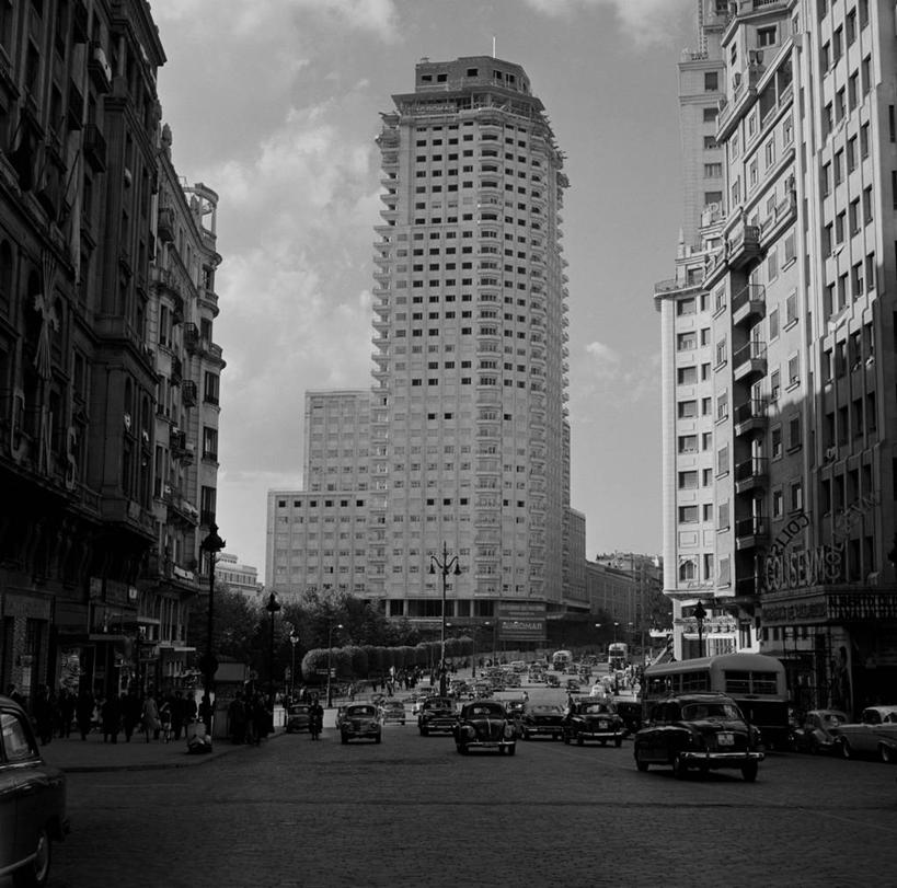 横图,黑白,室外,白天,建筑,汽车,西班牙,巴士,交通,首都,马德里,办公大楼,运输,摄影