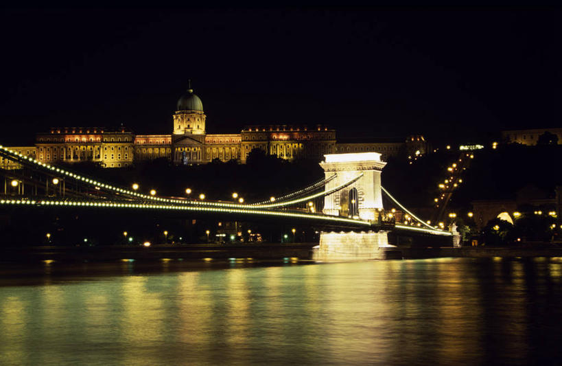 无人,宫殿,横图,室外,夜晚,城市,建筑,欧洲,反射,首都,联系,摄影,照亮,布达佩斯,圆顶建筑,链桥,多瑙河,匈牙利共和国,彩图