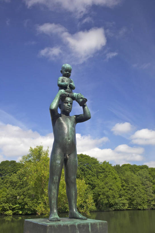 婴儿,儿童,裸体,无人,公园,竖图,插画,室外,白天,纯洁,数码,科技,水,雕塑,挪威,阴影,网络,标志,符号,云,首都,高光,几何,计算机图形,合成,图画,标识,画,树,小孩,天空,可爱,头顶,活泼,电脑合成图,数码合成图,合成图,宝宝,漫画,纯真,烂漫,无邪,奥斯陆,青铜,写实,具体,具象,性别符号,美术工艺,维格兰雕刻公园,伶俐,天真,男孩,孩子,彩图,男性符号