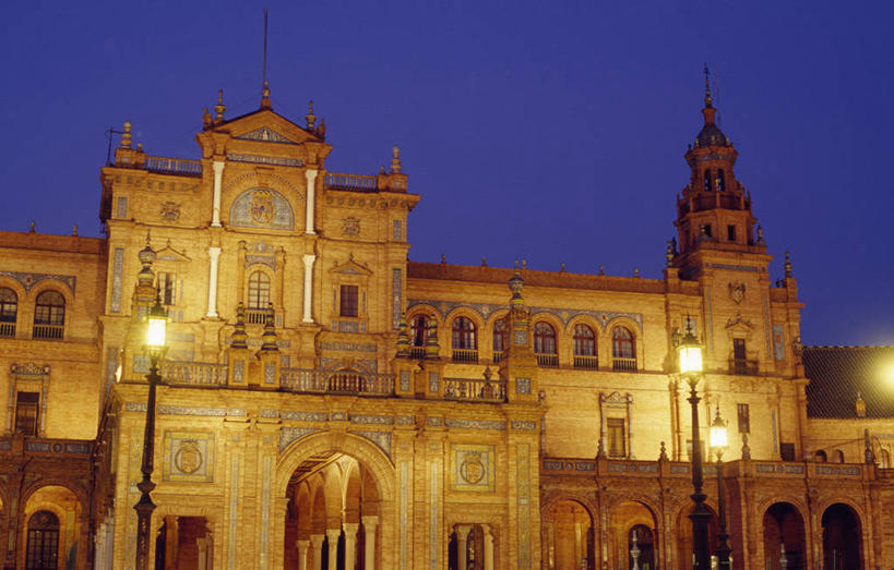 无人,宫殿,横图,室外,仰视,日落,建筑,路灯,西班牙,拱门,塔,历史,黄昏,摄影,照亮,地中海文化,安达路西亚,塞维尔,万里无云,彩图,低角度拍摄