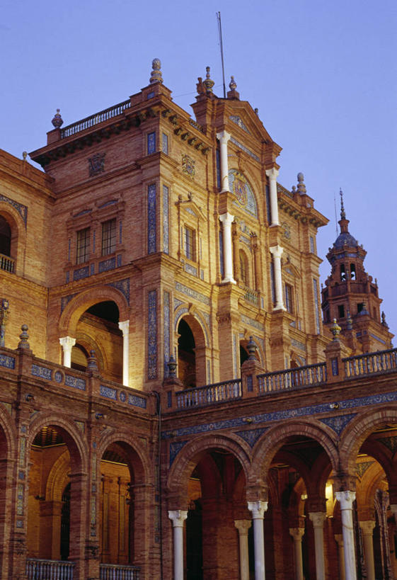 无人,宫殿,竖图,室外,仰视,日落,建筑,西班牙,柱子,拱门,历史,黄昏,摄影,地中海文化,安达路西亚,塞维尔,万里无云,拱廊,彩图,低角度拍摄