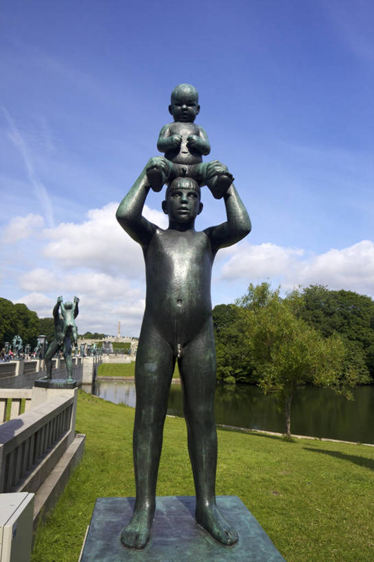 儿童,裸体,无人,公园,站,竖图,插画,室外,白天,数码,科技,水,雕塑,挪威,阴影,网络,标志,雕像,符号,云,首都,高光,几何,计算机图形,合成,图画,拿着,标识,画,树,天空,头顶,电脑合成图,数码合成图,合成图,漫画,奥斯陆,青铜,写实,具体,具象,性别符号,美术工艺,维格兰雕刻公园,男孩,彩图,男性符号