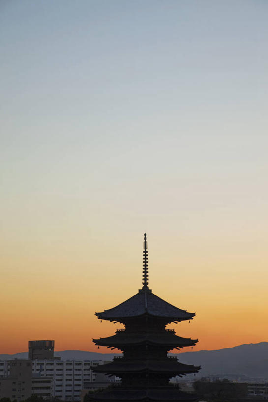 无人,寺庙,竖图,室外,山,城市,日本,亚洲,日本文化,历史,宝塔,黄昏,摄影,宗教,佛教,京都府,宗教建筑,剪影,东亚,本州,万里无云,本州岛,日本国,近畿地方,近畿,彩图