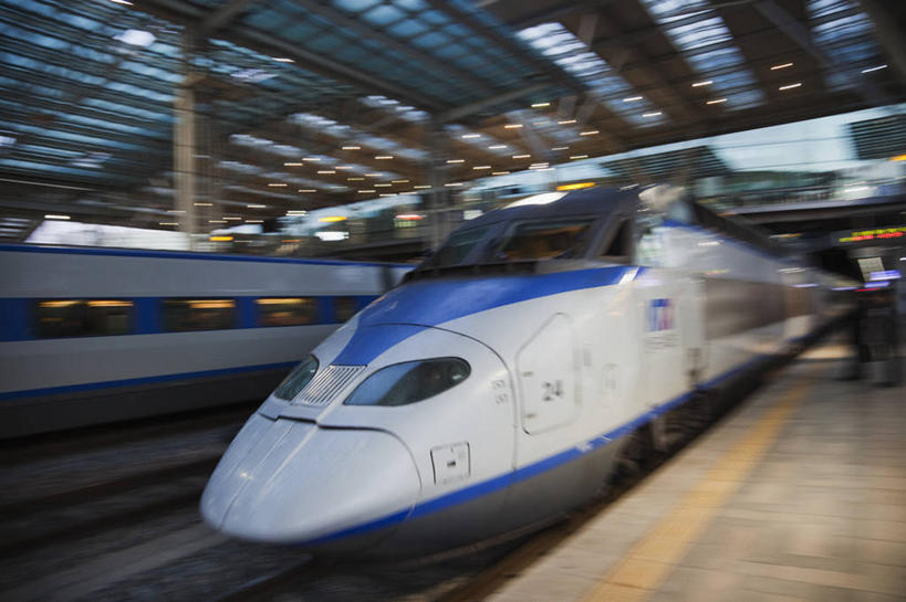 无人,火车站,横图,室内,室外,旅游,度假,城市,路,铁路,火车,车站,首尔,韩国,轨道,站台,公共交通,交通,铁轨,首都,现代,列车,月台,车,交通工具,运输,摄影,载具,高速列车,客车,朝鲜半岛,彩图,旅行,铁路车站,铁路站,铁路列车