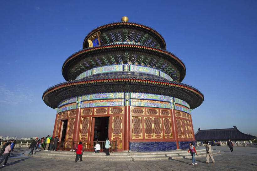 天坛,寺庙,横图,室外,白天,仰视,旅游,度假,建筑,北京,行人,游客,游人,首都,历史,路人,旅客,蓝色,地标建筑,摄影,宗教,佛教,宗教建筑,中国文化,万里无云,祈年殿,过客,彩图,低角度拍摄,联合国教科文组织