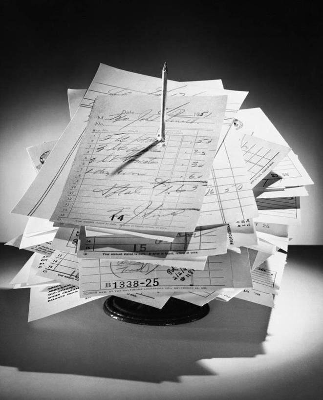 无人,竖图,黑白,室内,特写,商务,静物,堆叠,丰富,纸,金融,摄影,账单,锋利,尖锐,企业,公司,票据,发票,小票,收据