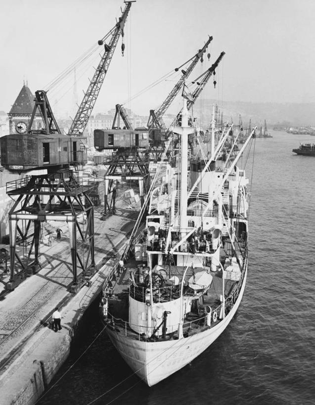 无人,码头,竖图,俯视,黑白,室外,白天,海洋,水,港口,船,法国,欧洲,古典,天空,工业,摄影,地中海文化,货运,装货,鲁昂,高角度拍摄,摆渡口,埠头,渡口,渡头,港湾,海港,货运码头,口岸,商港