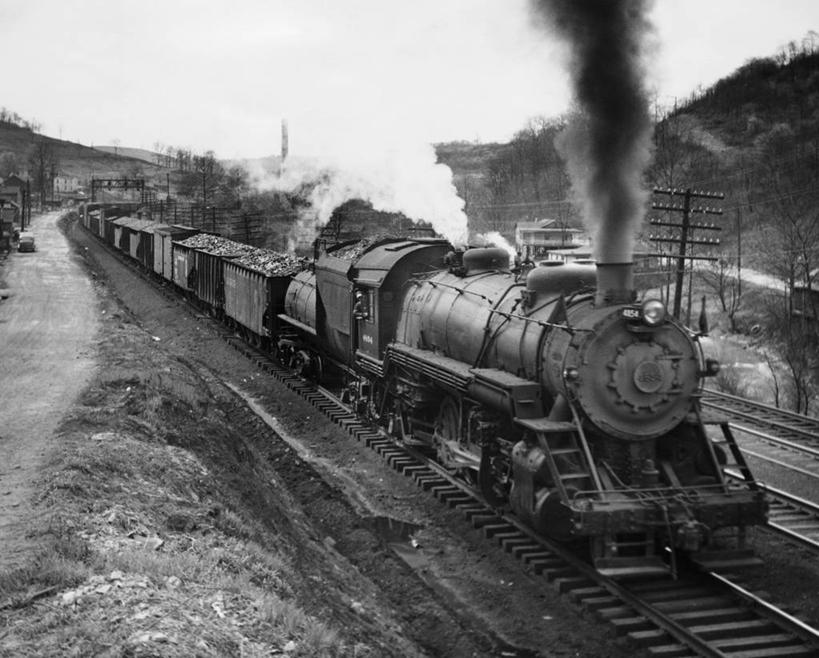 无人,横图,黑白,室外,白天,烟囱,山,路,铁路,火车,美国,轨道,交通,铁轨,古典,杆,天空,发动机,烟,运输,摄影,迅速,污染,货运,机车,煤,俄亥俄州,巴尔的摩,维吉尼亚,西弗吉尼亚,空气污染,蒸汽机车,货运火车