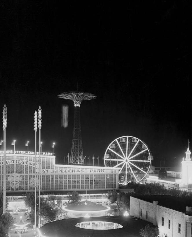 无人,游乐园,竖图,俯视,黑白,室外,夜晚,游戏,城市,纽约,美国,岛,高处,北,玩,方向,娱乐,现代,天空,车轮,休闲,角度,摄影,建造,游乐设施,活动,照亮,北美,发泄,消遣,智力,障碍赛,大转轮,纽约州,宣泄,游艺设施,布鲁克林,科尼岛,玩耍,嬉戏,高角度拍摄,旅行