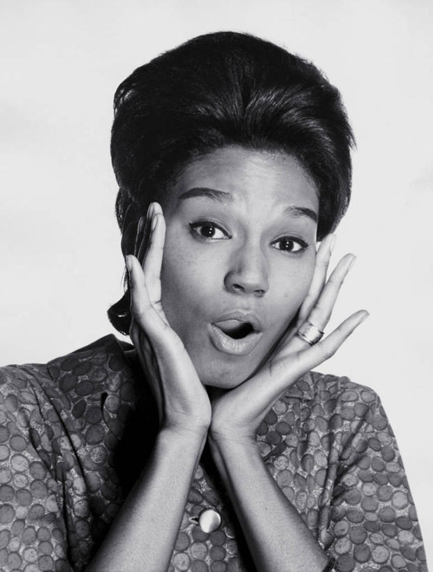 成年人,脸,头,脸颊,手,肩,关节,头发,一个人,竖图,室内,特写,仅一个年轻女性,仅一个女性,仅一个人,休闲装,肩膀,手势,人体,摄影,惊奇,疑惑,恐怖,肖像,质疑,猜忌,猜疑,震惊,年轻女性,女人,女性,非洲人,年轻人,头部,发型,脸部,脸蛋,面部,彩图,疑心,打手势,怀疑