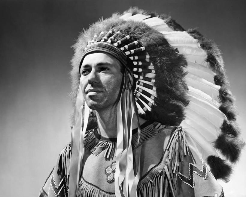 成年人,中年人,老年人,脸,头,脸颊,一个人,横图,黑白,室外,特写,白天,仅一个男性,古典,肩膀,摄影,印第安人,老年男性,中年男性,头部,脸部,脸蛋,面部,传统服装,传统文化