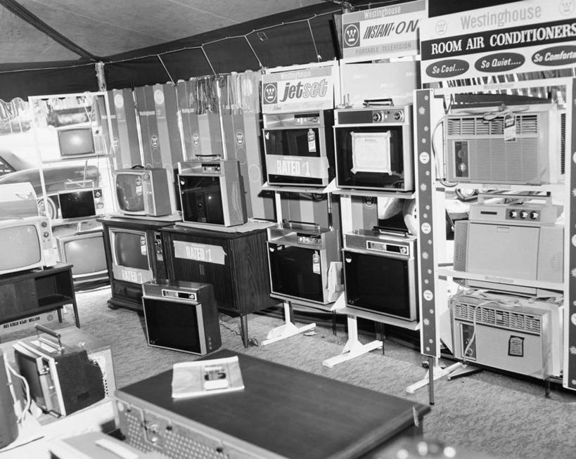 无人,横图,黑白,室内,消费,技术,桌子,许多,文字,很多,空调,零售,摄影,多样,英文字母,电子元件,选择,用具,大写字母,电视机,传媒