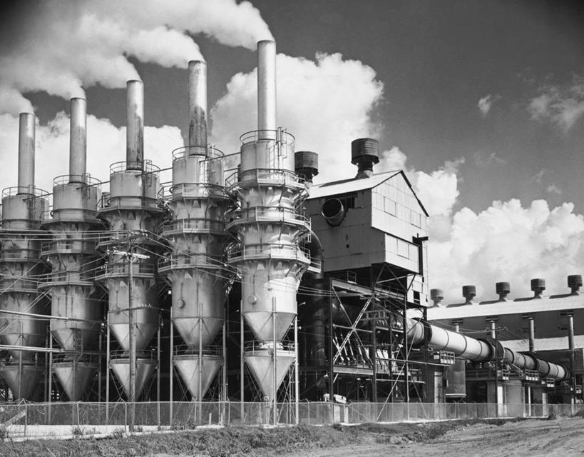 无人,工厂,横图,黑白,室外,白天,烟囱,环保,云,天空,烟,水泥厂,工业,摄影,能源,污染,回收,资源,显现,利用,低碳,循环,持续,空气污染