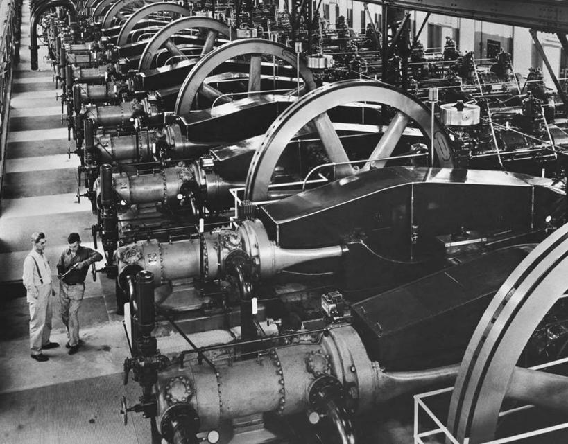 成年人,两个人,工程师,横图,俯视,黑白,室内,技术,一排,检查,朦胧,模糊,整齐,排列,职业,发动机,工业,摄影,能源,天然气,工程,队列,压缩机,技能,技术员,高角度拍摄