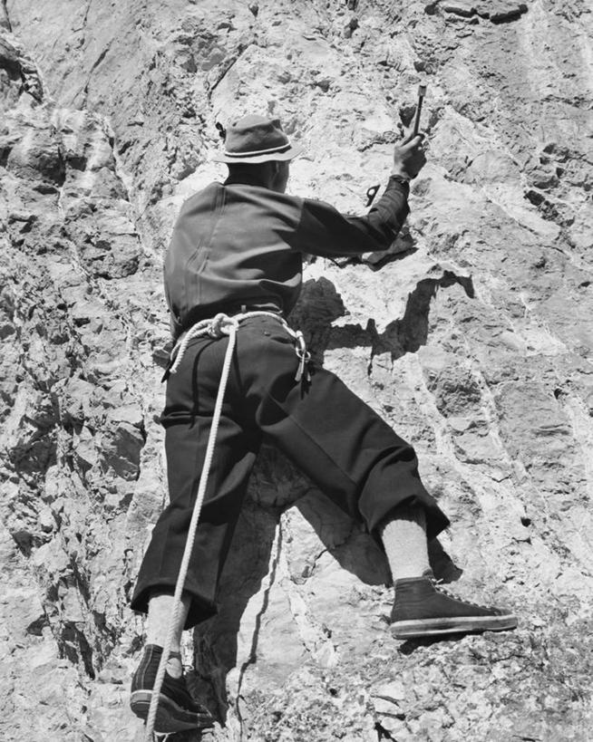 一个人,攀登,竖图,黑白,室外,白天,风险,运动,山,帽子,美国,阴影,朦胧,模糊,极限运动,背面,绳子,摄影,上升,北美,成就,决心,努力,挑战,怀俄明,冰爪,杰克逊霍尔,冒险,危险,男性,爬山