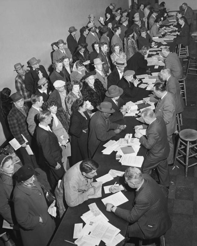 成年人,人群,竖图,俯视,黑白,室内,美国,写,正装,纸,许多人,古典,一群人,金融,摄影,吧椅,付款,政府,华盛顿州,西雅图,紧迫,充满,男人,女人,高角度拍摄,官僚