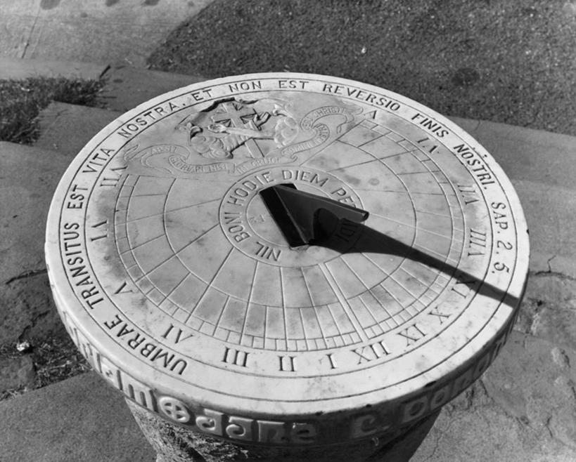 无人,横图,俯视,黑白,室外,白天,阴影,时间,金属,古典,罗马数字,历史,摄影,古董,准确,日晷,高角度拍摄,过去