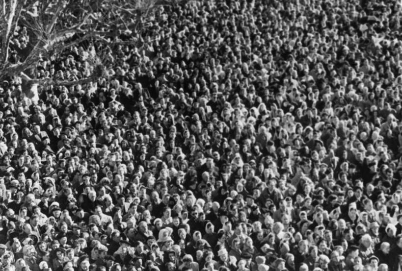 成年人,人群,观众,横图,俯视,黑白,室外,白天,摄影,群众,男人,女人,高角度拍摄