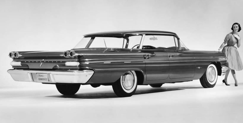 一个人,横图,黑白,室内,汽车,古典,车,交通工具,手放前,运输,摄影,惊奇,停止,载具,老爷车,暂停,停滞,女性