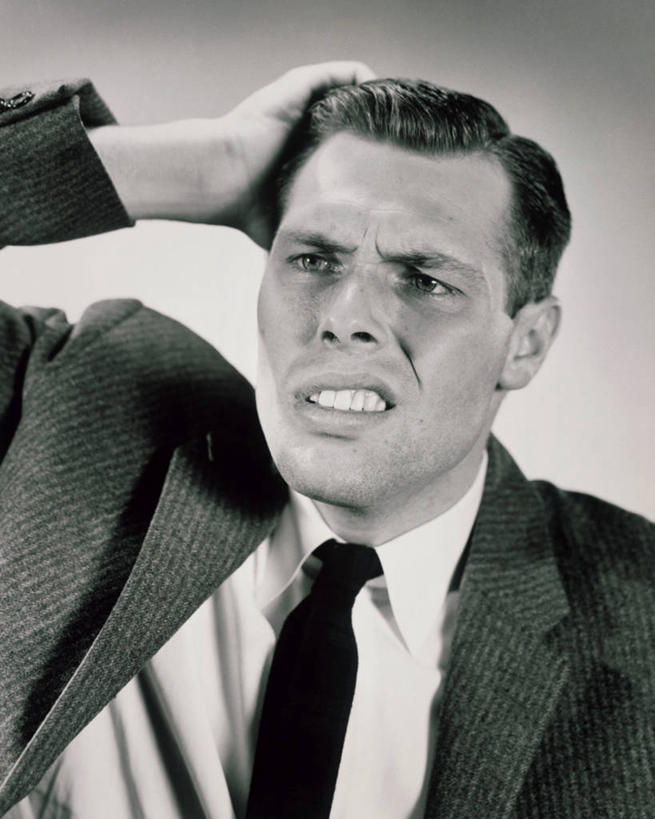 西方人,成年人,老年人,一个人,竖图,室内,欧洲,欧洲人,仅一个男性,仅一个人,仅一个中年男性,思考,摄影,年龄,挫败,迷惑,男人,男性,中年男性,白种人,彩图