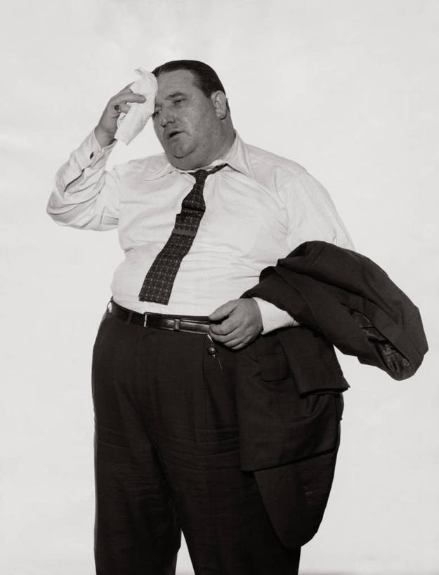 西方人,成年人,老年人,一个人,竖图,室内,欧洲,欧洲人,仅一个男性,仅一个人,仅一个中年男性,手帕,疲倦,生病,摄影,头痛,疲劳,疲惫,困乏,疲乏,委顿,疲困,疲顿,疲钝,倦怠,怠倦,空气污染,汗液,男人,男性,中年男性,白种人,彩图