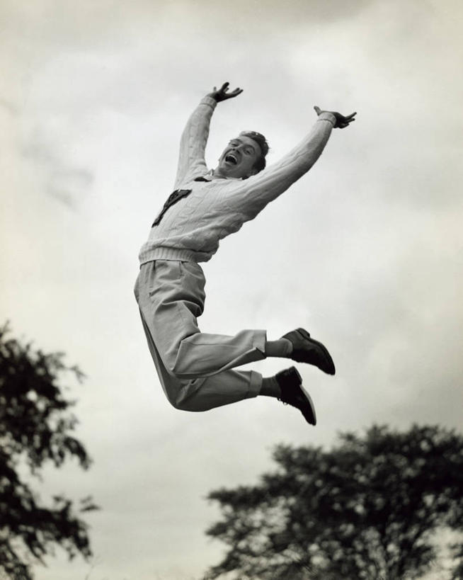 少年,成年人,一个人,跳,竖图,室外,白天,运动,半空,摄影,青春期,啦啦队,队服,男人,彩图