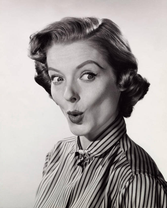 西方人,成年人,一个人,竖图,室内,欣喜若狂,欧洲,欧洲人,仅一个年轻女性,仅一个女性,仅一个人,撅嘴,摄影,惊奇,年轻女性,女人,女性,白种人,年轻人,彩图,欢乐