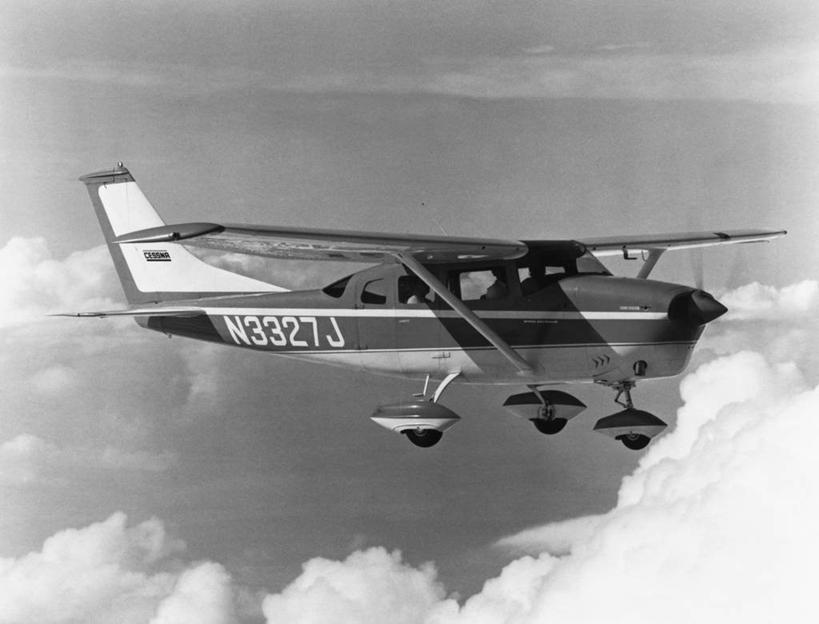 三个人,横图,黑白,室外,白天,风,飞机,朦胧,模糊,云,螺旋桨,半空,古典,历史,飞,运输,摄影,飞行器,螺旋桨飞机,旅行,赛斯纳飞机公司,私人飞机,过去