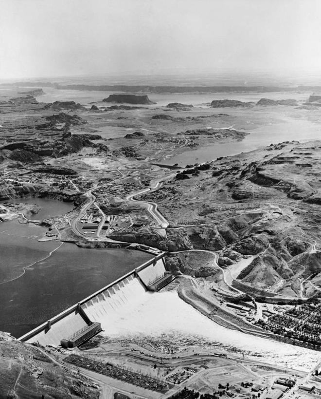 无人,竖图,俯视,黑白,室外,白天,技术,河流,水,美国,水坝,天空,摄影,能源,北美,替代能源,华盛顿州,哥伦比亚河,水电站,水力发电,大库里水坝,高角度拍摄