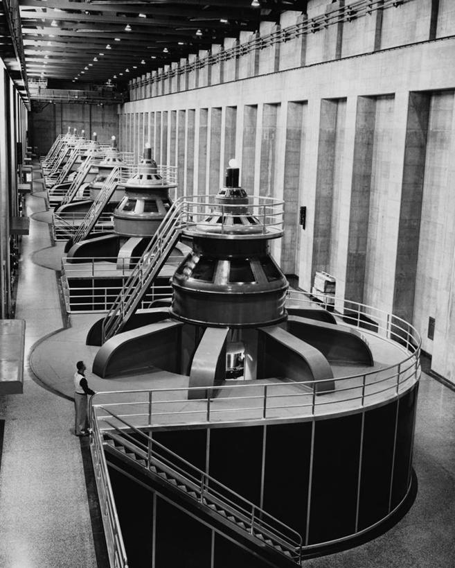 一个人,竖图,黑白,室内,技术,楼梯,美国,朦胧,模糊,发电机,水坝,发动机,摄影,能源,电,北美,胡佛大坝,替代能源,涡轮,水电站,水力发电