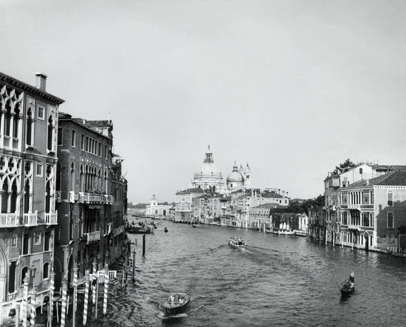 无人,教堂,码头,横图,俯视,室外,白天,水,城市,船,意大利,欧洲,威尼斯,一排,整齐,透明,高处,欧盟,古典,宏伟,方向,排列,天空,社区,交通工具,角度,摄影,巨大,庞大,运河,敬礼,舟,队列,载具,意大利文化,万里无云,宏大,硕大,伟大,圣玛莉亚安泰教堂,彩图,高角度拍摄,旅行,大教堂,居住区