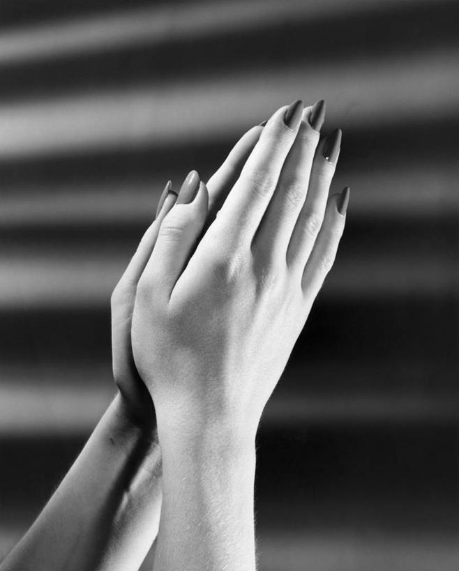 手,一个人,竖图,黑白,室内,特写,日光,折叠,指甲油,祈祷,手指,人体,摄影,宗教,部分,想法,祈祷式