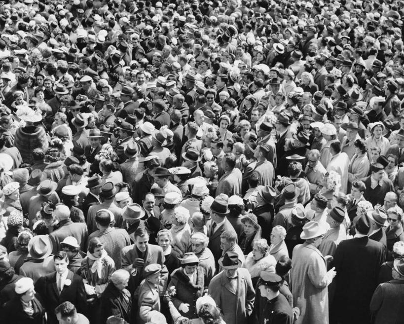 成年人,人群,观众,横图,俯视,黑白,室外,白天,帽子,丰富,摄影,群众,男人,女人,步行,高角度拍摄