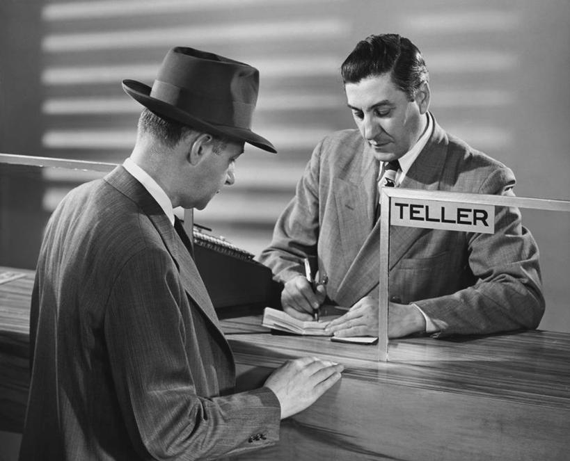 西方人,成年人,中年人,老年人,一个人,两个人,商务人士,商务男性,横图,黑白,室内,特写,衬衫,商务,帽子,欧洲,欧洲人,仅一个男性,仅一个人,仅一个中年男性,套装,领带,注视,顾客,观察,看,收银员,服务,金融,投资,工业,摄影,观看,协助,察看,企业,公司,关注,商务装,工薪阶层,信任,老年男性,男人,男性,中年男性,白种人,白领,上班族,半身,衬衣,客户服务代表,会计科目