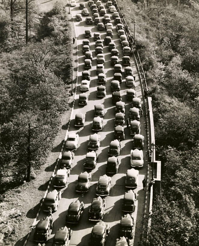 无人,竖图,俯视,室外,白天,路,汽车,列队,时间,陆地,高处,交通,车,树,交通工具,排队,运输,角度,摄影,停止,麻烦,载具,等,暂停,停滞,紧迫,一致,彩图,高角度拍摄,混沌,交通堵塞