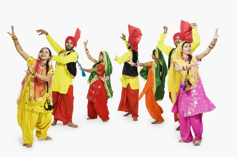 成年人,站,举,微笑,横图,彩色,白色背景,快乐,表演,头饰,挥手,表演者,手势,托,赤脚,人体,摄影,五颜六色,幽默,色彩斑斓,肖像,五彩缤纷,印度文化,纱丽,五彩斑斓,四肢,五光十色,年轻男性,年轻女性,印度人,年轻人,手臂,举起,举手,举着,向上举,向上伸,向上托,彩图,影棚拍摄,传统服装,舞蹈,打手势,传统文化,宝莱坞