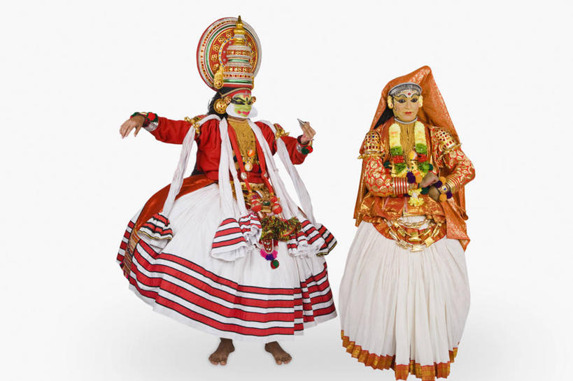 成年人,一个人,两个人,舞台,站,横图,白色背景,印度,仅一个男性,仅一个人,头饰,表演者,仅一个年轻男性,彩妆,叉腰,手势,赤脚,摄影,肖像,古典风格,演出服,印度文化,喀拉拉邦,卡塔卡利舞,男人,男性,年轻男性,印度人,年轻人,彩图,影棚拍摄,传统服装,舞蹈,打手势,传统文化,舞台妆