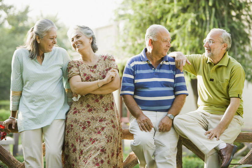 成年人,中年人,老年人,头发,四个人,家庭,夫妻,坐,笑,横图,室外,白天,正面,衬衫,爱情,快乐,友谊,幸福,印度,庭院,篱笆,首都,浪漫,温暖,温馨,一家人,恩爱,活力,乐趣,恋人,摄影,和睦,享乐,新德里,异性恋,老年男性,老年女性,男人,男性,女人,女性,印度人,夫妇,情侣,休闲活动,彩图,伴侣,融洽