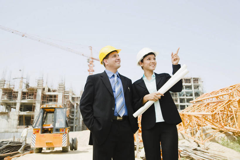 成年人,中年人,两个人,商务人士,建筑师,商务男性,商务女性,站,微笑,横图,室外,白天,衬衫,商务,通讯,合作,团队,信心,建筑业,建筑,印度,指,套装,并排,头饰,领带,拿着,指点,脚手架,安全帽,建筑工地,手势,职业,思考,卷起,摄影,指导,指向,企业,公司,商务装,手插袋,合伙,蓝图,工薪阶层,计划书,哈里亚纳邦,年轻女性,中年男性,印度人,年轻人,白领,上班族,插兜,手插兜,彩图,衬衣,打手势,手抄兜,工头