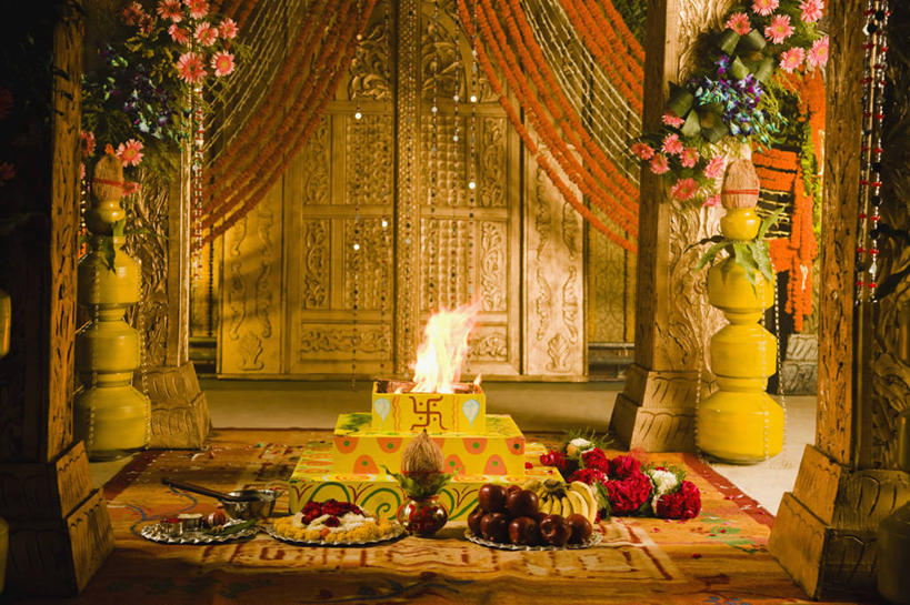 无人,横图,室内,水果,纺织品,装饰,花环,火焰,毛毯,毯子,饮食,纺织,插花,垫子,汤匙,温暖,果盘,摄影,宗教,华丽,修饰,点缀,宗教建筑,祭坛,健康食物,印度文化,衬托,美观,雅致,雅观,式样,彩图