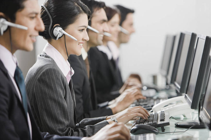 成年人,商务人士,办公室,坐,微笑,横图,室内,白天,侧面,商务,通讯,团队,显示器,技术,印度,五个人,一排,敲打,套装,整齐,首都,联系,输入,书桌,排列,耳麦,打字,职业,摄影,点击,敲击,呼叫中心,享乐,企业,公司,队列,合伙,新德里,无线电技术,按键,计算机,年轻男性,年轻女性,印度人,年轻人,电话机,半身,彩图,对焦