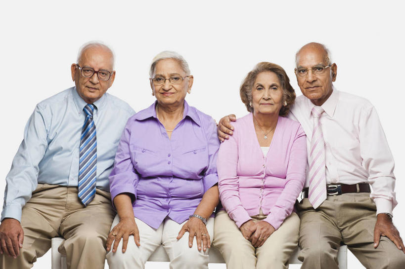 成年人,老年人,头发,四个人,家庭,夫妻,坐,握手,微笑,横图,室内,白色背景,正面,衬衫,爱情,快乐,友谊,一排,连接,服装,整齐,并排,眼镜,领带,浪漫,休闲装,排列,衣服,温暖,温馨,一家人,恩爱,放松,搭,恋人,摄影,服饰,和睦,退休,衣着,穿着,搭着,队列,肖像,衣饰,异性恋,老年男性,老年女性,男人,男性,女人,女性,印度人,夫妇,情侣,搀手,拉手,手拉手,手握手,拥抱,彩图,影棚拍摄,伴侣,融洽