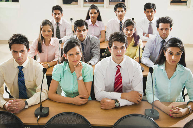 成年人,商务人士,商务男性,商务女性,举,微笑,横图,俯视,室内,衬衫,商务,通讯,团队,印度,一排,套装,整齐,会议,许多人,书桌,排列,耳麦,托,一群人,摄影,麦克风,享乐,企业,公司,队列,肖像,商务装,合伙,工薪阶层,会议中心,哈里亚纳邦,年轻男性,年轻女性,印度人,年轻人,白领,上班族,举起,举手,举着,向上举,向上伸,向上托,半身,彩图,高角度拍摄,衬衣,电话会议