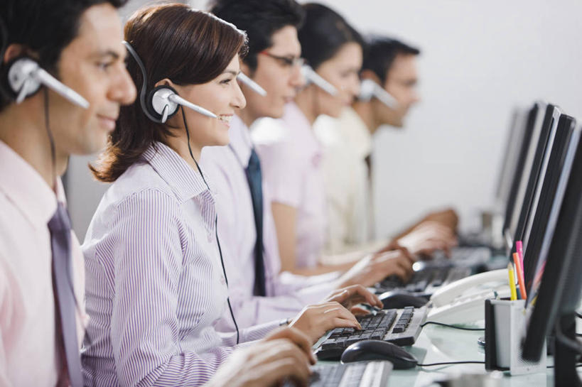 成年人,商务人士,办公室,坐,微笑,横图,室内,白天,侧面,商务,通讯,团队,显示器,技术,印度,五个人,一排,敲打,整齐,首都,联系,输入,书桌,排列,耳麦,打字,职业,摄影,点击,敲击,呼叫中心,享乐,企业,公司,队列,合伙,新德里,无线电技术,按键,计算机,年轻男性,年轻女性,印度人,年轻人,电话机,半身,彩图,对焦