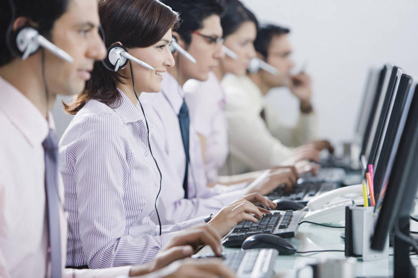 成年人,商务人士,办公室,坐,微笑,横图,室内,白天,侧面,商务,通讯,团队,显示器,技术,印度,五个人,一排,敲打,整齐,首都,联系,输入,书桌,排列,耳麦,打字,职业,摄影,点击,敲击,呼叫中心,享乐,企业,公司,队列,合伙,新德里,无线电技术,按键,计算机,年轻男性,年轻女性,印度人,年轻人,电话机,半身,彩图,对焦