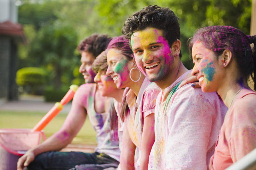 成年人,头发,横图,室外,白天,侧面,度假,快乐,友谊,幸福,印度,五个人,庆祝,首都,休闲装,刺激,黑色,摄影,肖像,印度文化,新德里,无忧无虑,年轻男性,年轻女性,印度人,年轻人,半身,彩图,胡里节,传统文化,美人,传统节日