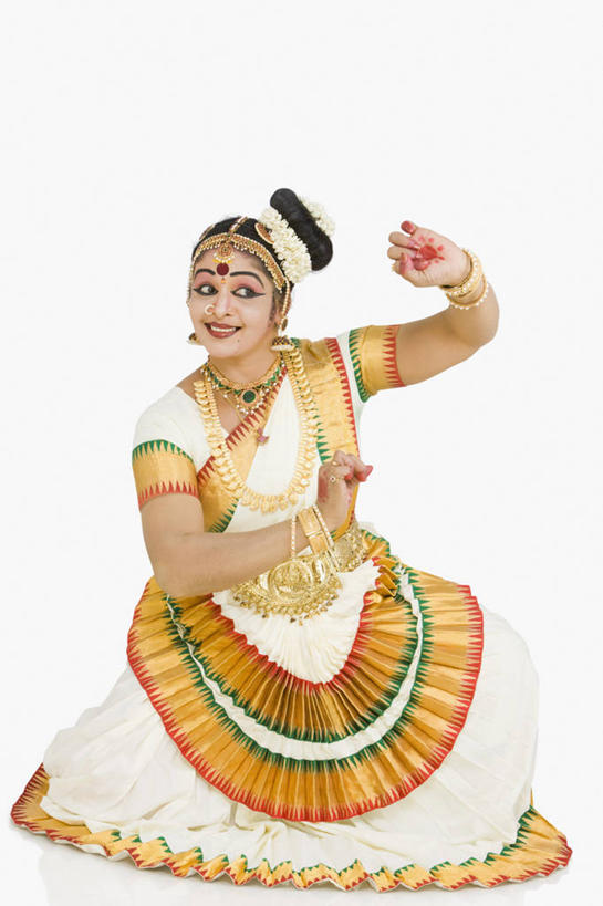 成年人,中年人,老年人,一个人,蹲,微笑,竖图,白色背景,正面,快乐,印度,仅一个女性,仅一个人,神话,扭曲,白色,手势,仅一个中年女性,摄影,手印,肖像,掌印,印度文化,喀拉拉邦,印度教,女人,女性,中年女性,印度人,舞者,彩图,影棚拍摄,传统服装,打手势,传统文化