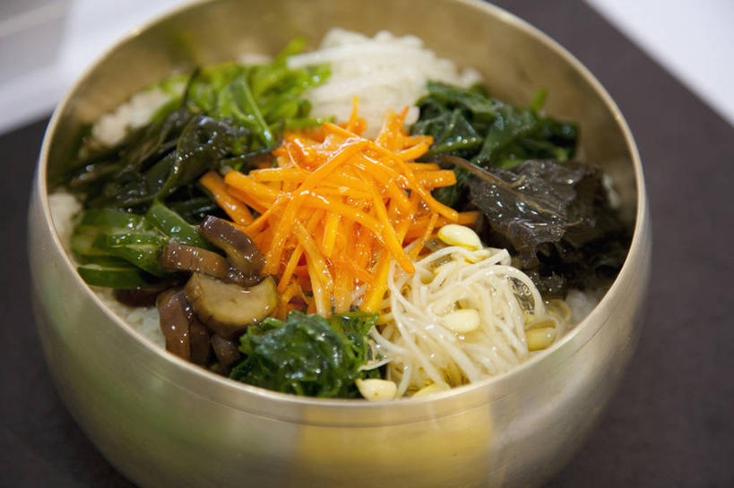 蒸笼,拌饭,无人,横图,俯视,室内,特写,白天,烹饪,萝卜,胡萝卜,蔬菜,厨具,一堆,许多,切开,阴影,堆叠,堆积,竹制,新鲜,反射,影子,菌菇,蘑菇,料理,食品,很多,韩式,菌类,菜肴,美食,食物,一个,白色,切,食用菌,佳肴,有机食品,绿色食品,单个,堆,竹制品,真菌,韩国料理,黄萝卜,番萝卜,笼屉,白蘑菇,洋蘑菇,剖面,韩国菜,韩式料理,烹饪用具,切面,草腐菌,二孢蘑菇,双孢蘑菇,烹调用具,红萝卜,甘荀,烹调,彩图,高角度拍摄,丁香萝卜,胡芦菔金,金笋,韩国拌饭,韩式拌饭