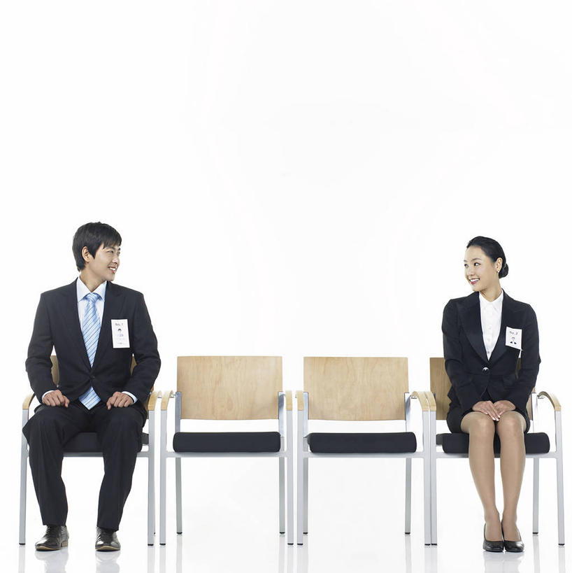 东方人,两个人,同事,商务人士,商务男性,商务女性,坐,笑,微笑,露齿笑,竖图,室内,白天,白色背景,正面,鞋,衬衫,成功,合作,团队,集体,信心,鞋子,椅子,亚洲,阴影,套装,反射,影子,领带,皮革,四把,扭头,注视,黄种人,队伍,相视,会议椅,观察,看,转头,面对面,搭,摄影,影棚,观看,对视,办公椅,察看,领导,互视,象征,庄重,成就,搭着,关注,相对,商务装,身份,合伙,领袖,工薪阶层,相看,正式,地位,商务椅,培训椅,男人,男性,年轻男性,年轻女性,女人,女性,亚洲人,白领,上班族,坐着,彩图,全身,影棚拍摄,衬衣,皮鞋,拍摄